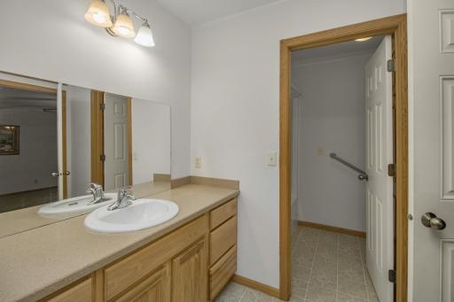 659 Goodview Avenue N, Saint Paul, MN 55128