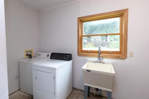 659 Goodview Avenue N, Saint Paul, MN 55128