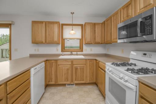 659 Goodview Avenue N, Saint Paul, MN 55128