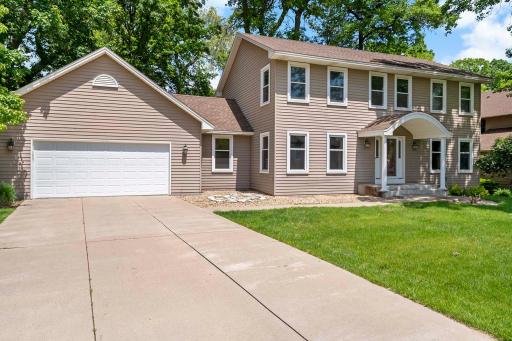 13545 Glasgow Ln Apple Valley MN_0001.jpg