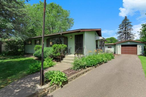 Welcome to 2481 Helen Court, North St Paul!