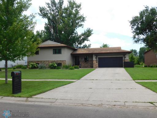 48 Prairiewood Drive S, Fargo, ND 58103