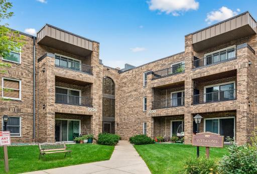 2220 Midland Grove Road, 304, Roseville, MN 55113