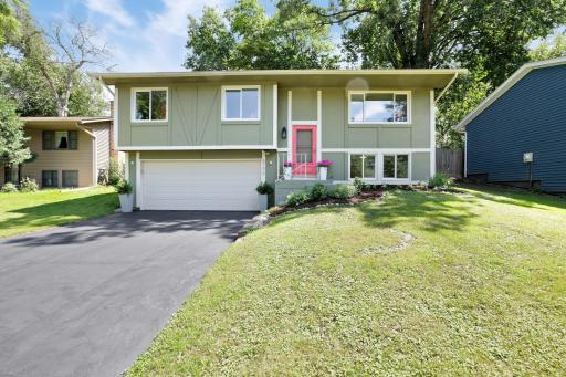 6795 Woodhill Trail, Eden Prairie, MN 55346