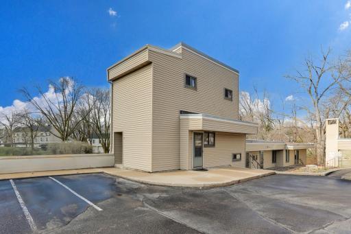 Welcome home to this lovely little condo in Chaska!