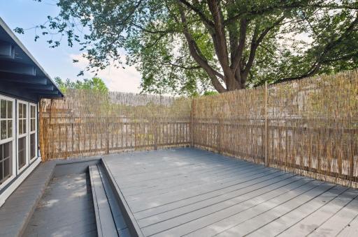 Large 15x21 deck with privacy screen