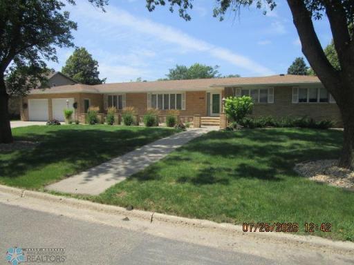 1029 Valley Street, Wahpeton, ND 58075