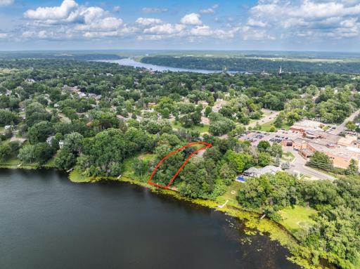 The property dimensions, depicted by the red lines, measure 70 feet by 958 feet. The St. Croix River is seen off in the distance to the Northeast.
