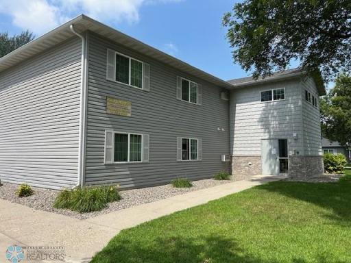 303 16th Street S, Moorhead, MN 56560