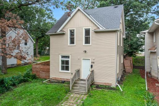 3015 Fremont Avenue N, Minneapolis, MN 55411