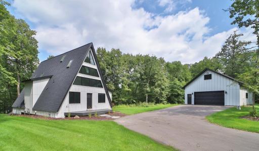 4+ bed / 3 bath / 2 Stall Garage / 3600+ sq ft
