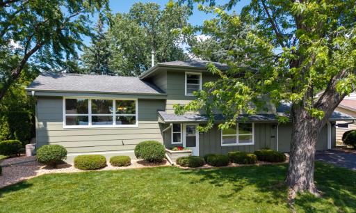 8332 29th Avenue N, New Hope, MN 55427