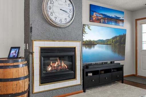 16-web-or-mls-475 Leeward Trail (78 of 152).jpg