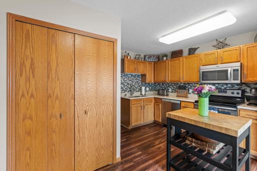 22-web-or-mls-475 Leeward Trail (99 of 152).jpg
