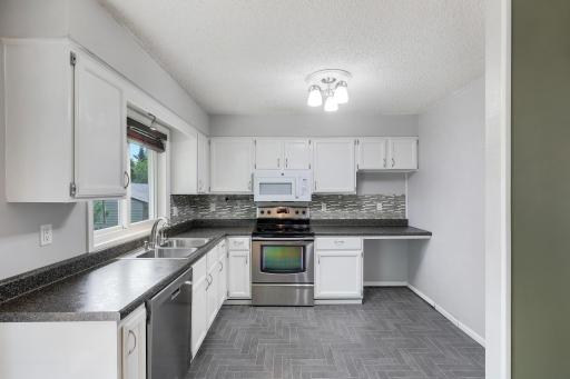 8710Photography-High-Resolution-9247-Hallmark-Ave-S-Cottage-Grove-MN-55016-21.jpg