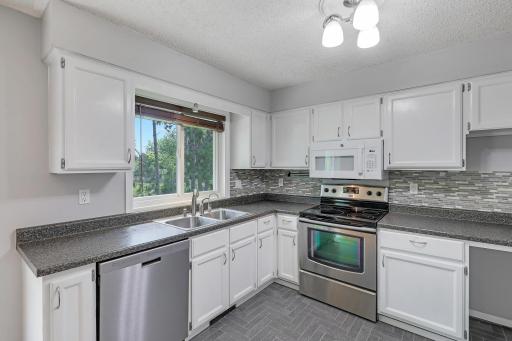 8710Photography-High-Resolution-9247-Hallmark-Ave-S-Cottage-Grove-MN-55016-23.jpg