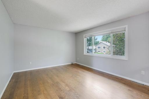 8710Photography-High-Resolution-9247-Hallmark-Ave-S-Cottage-Grove-MN-55016-11.jpg