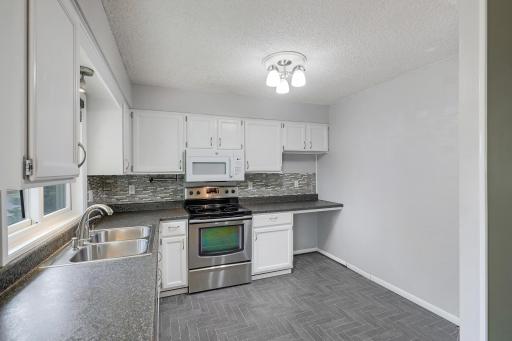 8710Photography-High-Resolution-9247-Hallmark-Ave-S-Cottage-Grove-MN-55016-22.jpg