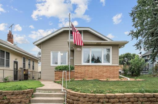 808 Hyacinth Avenue E, Saint Paul, MN 55106