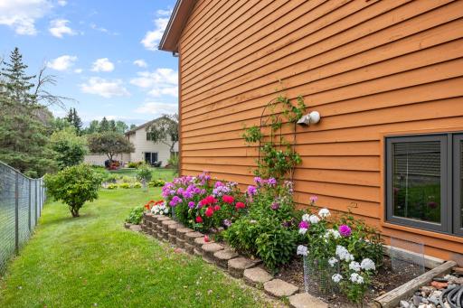 2301 Connelly Circle, Burnsville, MN 55337