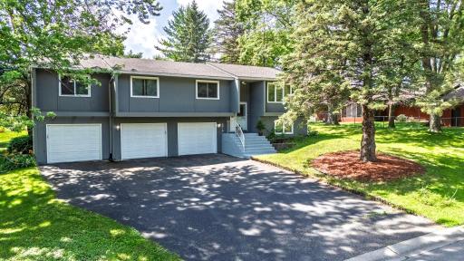 6910 Park View Lane, Eden Prairie, MN 55346