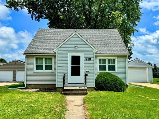 919 3rd Street SW, Waseca, MN 56093