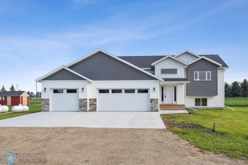 300 Prairie Drive N, Hankinson, ND 58041
