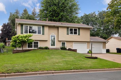 2074 Carnelian Lane, Saint Paul, MN 55122