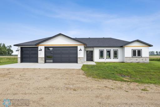 106 Pine Drive, Hankinson, ND 58041