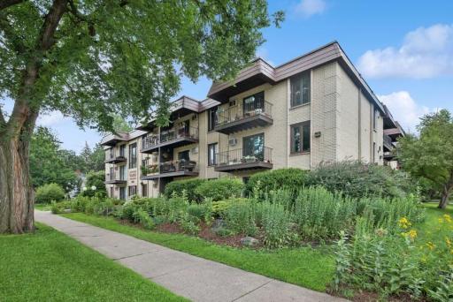 2809 E Minnehaha Parkway, 105, Minneapolis, MN 55417