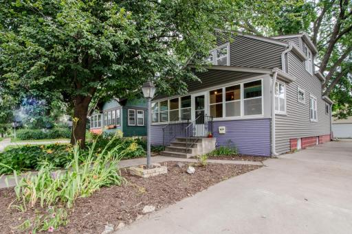 Welcome to 1434 Pascal Street in West Como Park!
