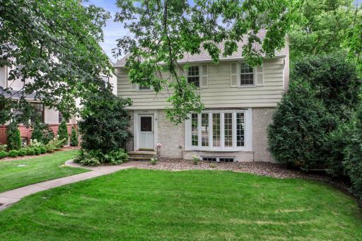 2129 Kenwood Parkway, Minneapolis, MN 55405