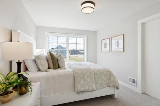 Bright bedrooms ideal for family, guests, or hobbies - Featuring a walk in closet