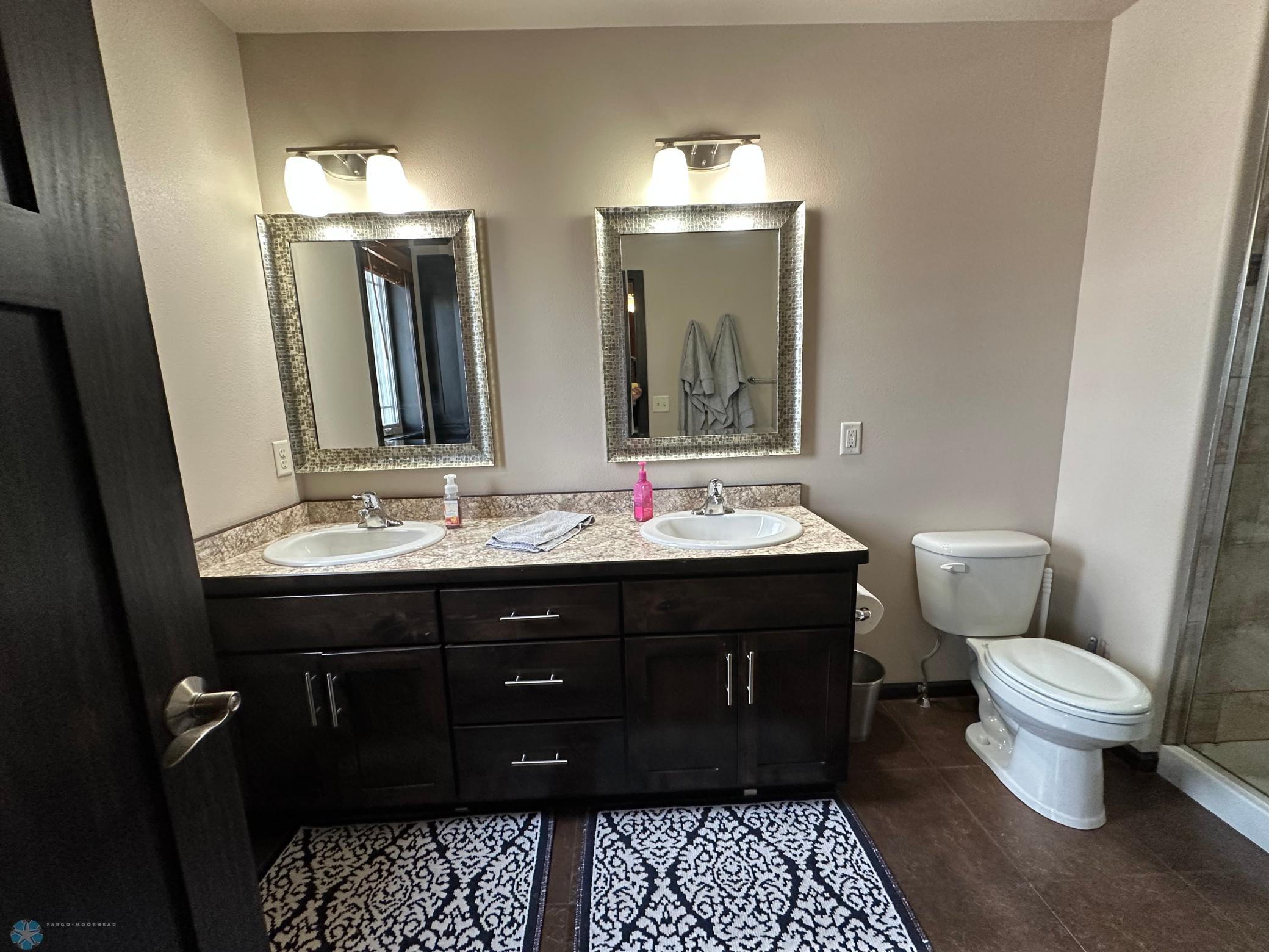 Primary Bath w/Dbl sinks