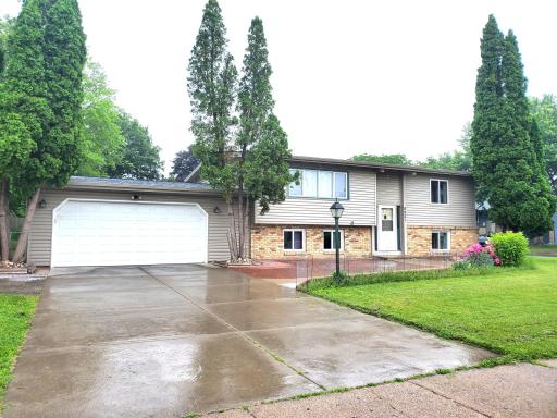 8921 49th Avenue N, New Hope, MN 55428