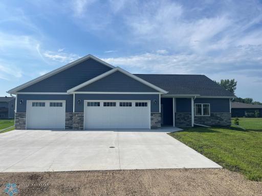 305 Prairie Drive N, Hankinson, ND 58041