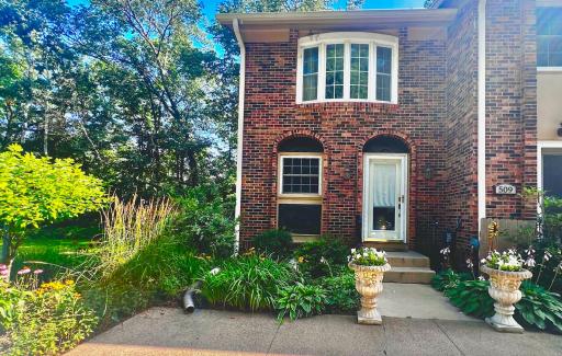 511 Laurel Avenue - All Brick End Unit with 2 bedrooms, 2 bathrooms.