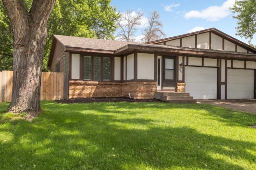 1986 Mcknight Road N, North Saint Paul, MN 55109