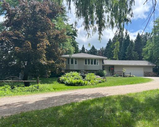 1554 Holly Drive E, Hugo, MN 55038