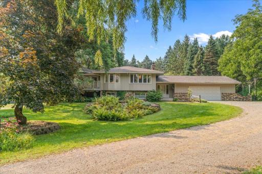 1554 Holly Drive E, Hugo, MN 55038