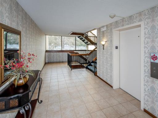 2485 Londin Lane E, 217, Maplewood, MN 55119
