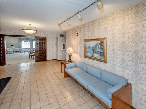 2485 Londin Lane E, 217, Maplewood, MN 55119