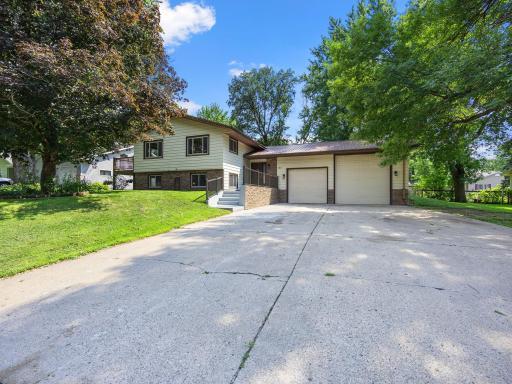 135 Knollwood Street W, Annandale, MN 55302