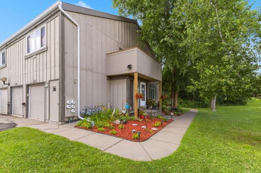 4844 Grenwich Way N, Oakdale, MN 55128