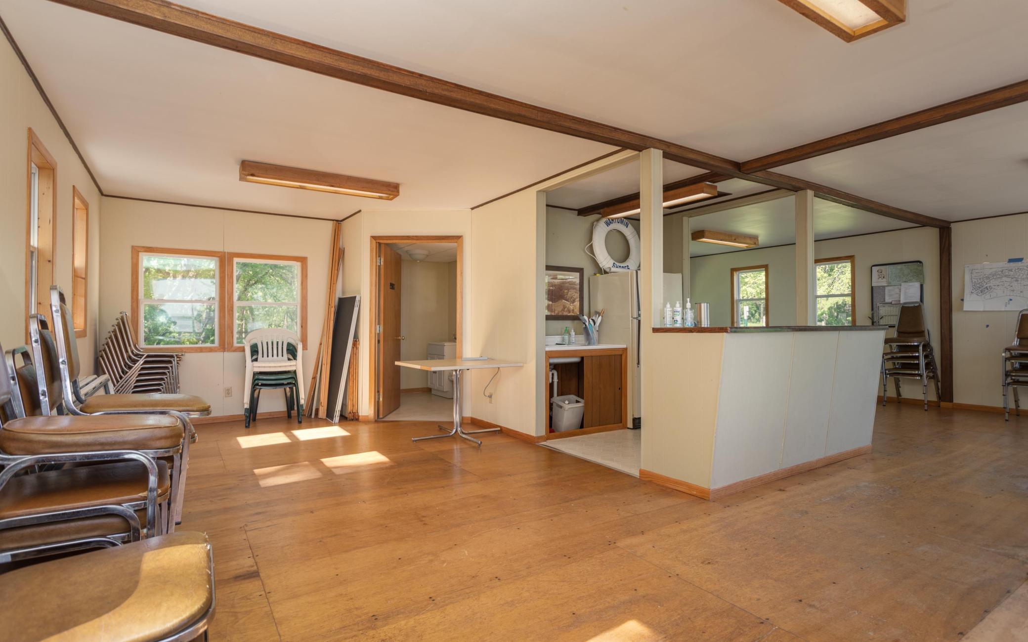 Clubhouse w/kitchen area & bathrooms