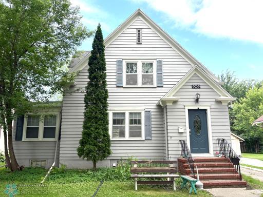 909 5th Street S, Moorhead, MN 56560