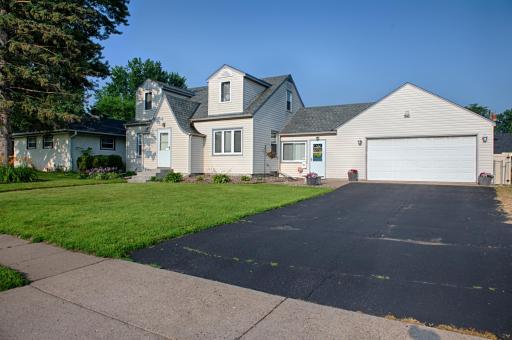 152 21st Avenue S, South Saint Paul, MN 55075