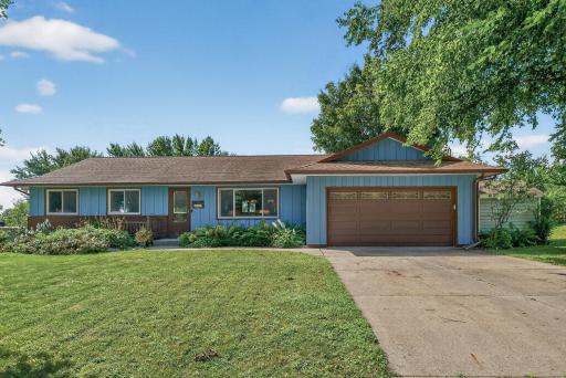 Welcome to 441 Walnut Lane! This fantastic home is located in a prime Apple Valley location within walking distance to all the assigned schools and the newly renovated Redwood Community Center and Pool opening Summer 2026.