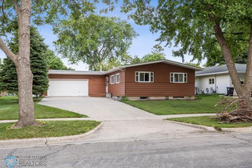2208 10th Street S, Fargo, ND 58103