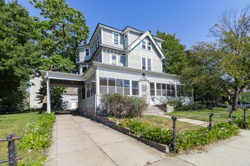 Welcome to 565 Holly Ave in the heart of Cathedral Hill
